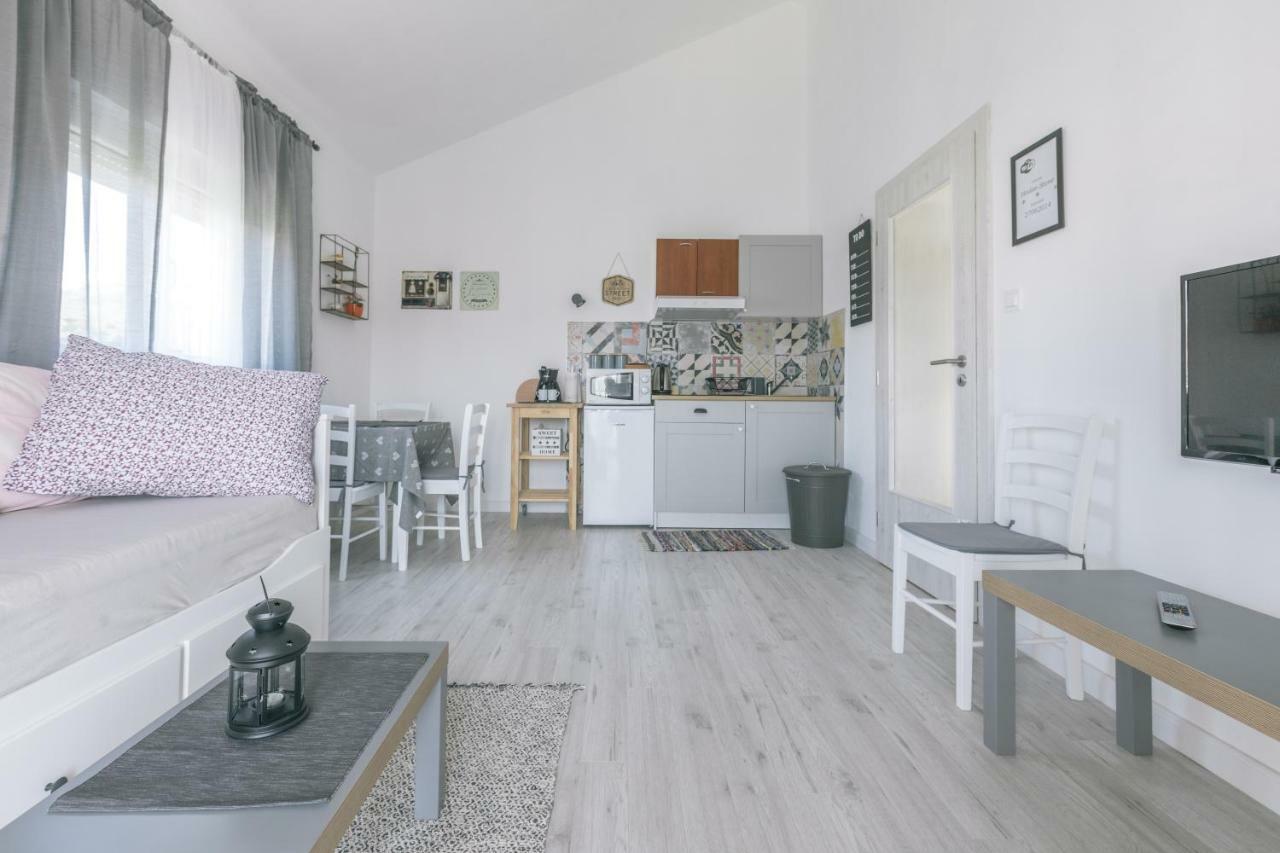 Hedon-Stone Apartment Starigrad Paklenica Exterior photo